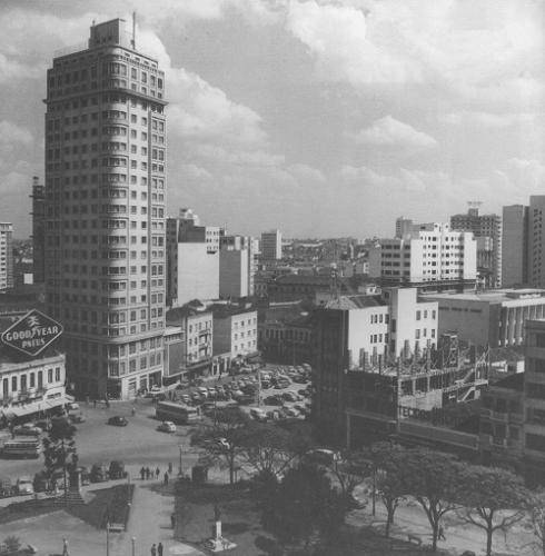 Vista da Praça Tirandentes em 1955