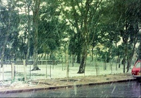 Neve caindo em Curitiba em 1975