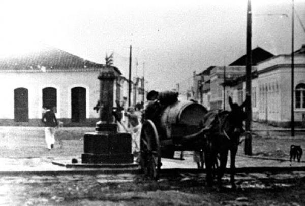 Praça Zacarias Curitiba inaugurada em 1871 com o nome de Largo do Chafariz