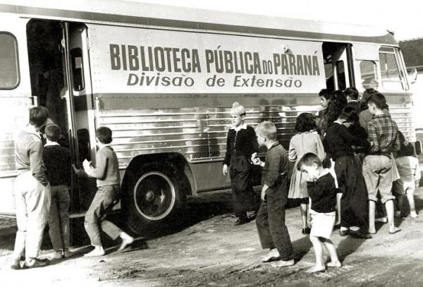 Biblioteca Pública do Paraná divisão de Extensão