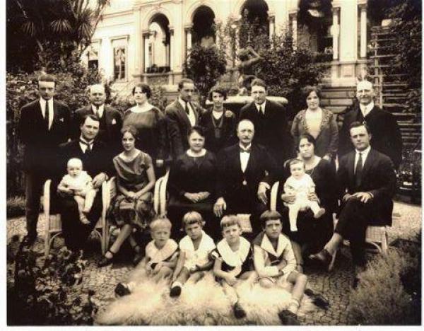 Família Glaser reunida na Casa da Comendador Araújo em 1928